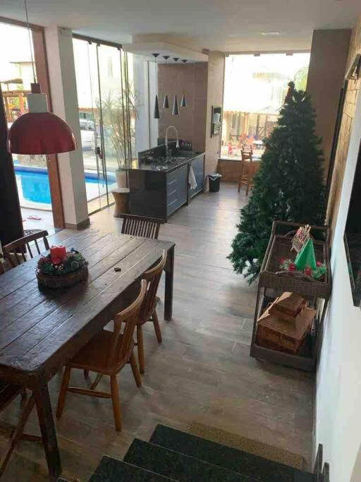 Casa de praia, com piscina, em frente a praia, pé na areia