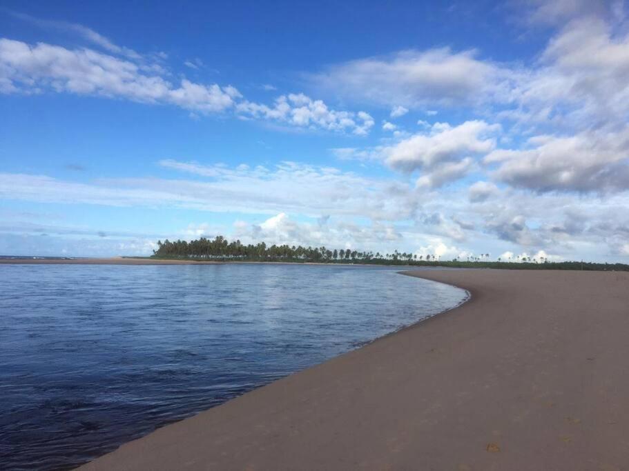 Casa de praia, com piscina, em frente a praia, pé na areia