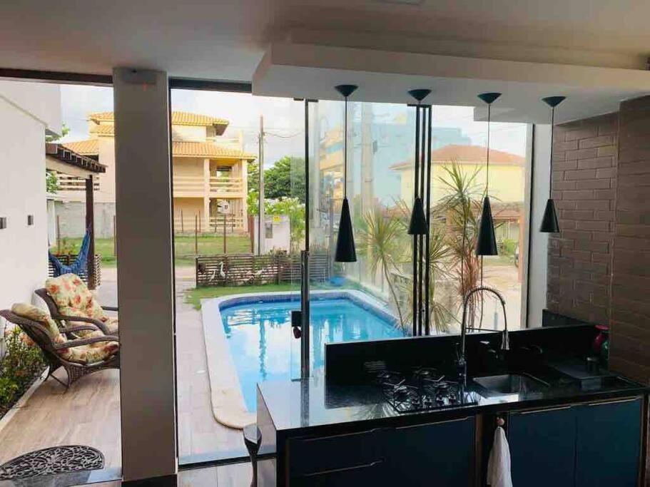 Casa de praia, com piscina, em frente a praia, pé na areia