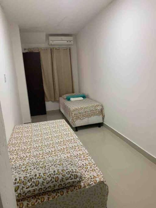 Casa de praia, com piscina, em frente a praia, pé na areia