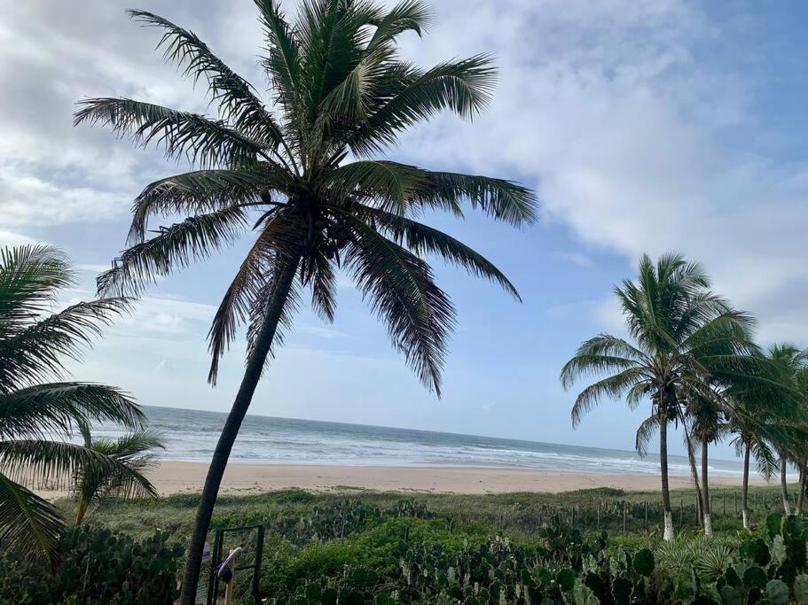 Casa de praia, com piscina, em frente a praia, pé na areia