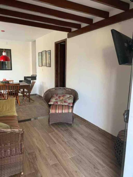 Casa de praia, com piscina, em frente a praia, pé na areia
