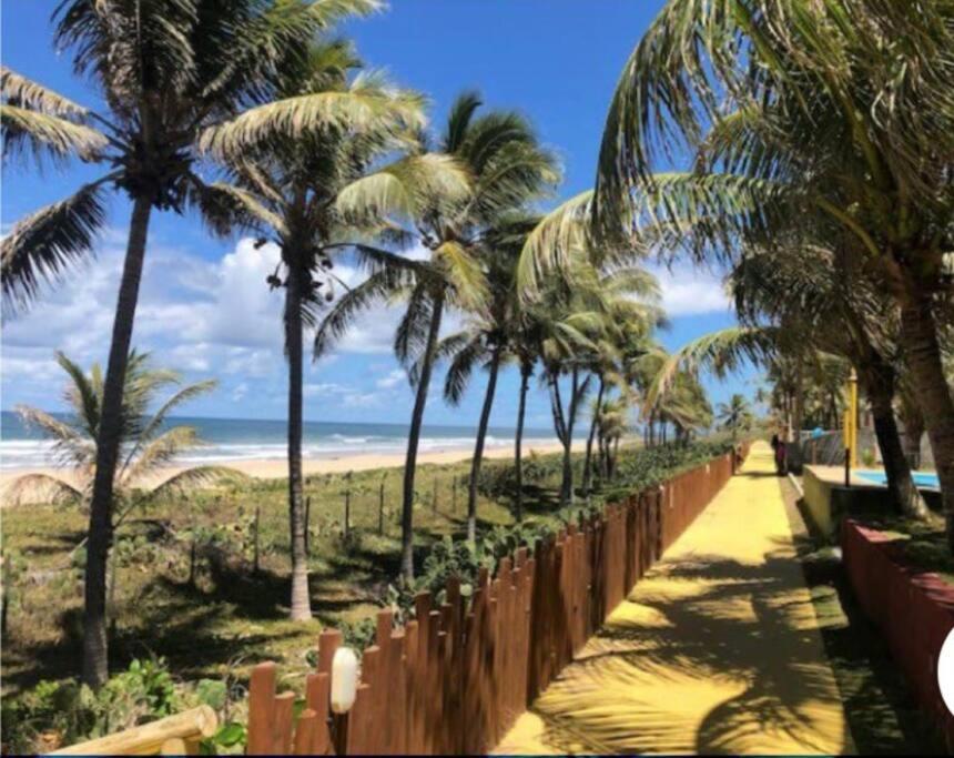 Casa de praia, com piscina, em frente a praia, pé na areia