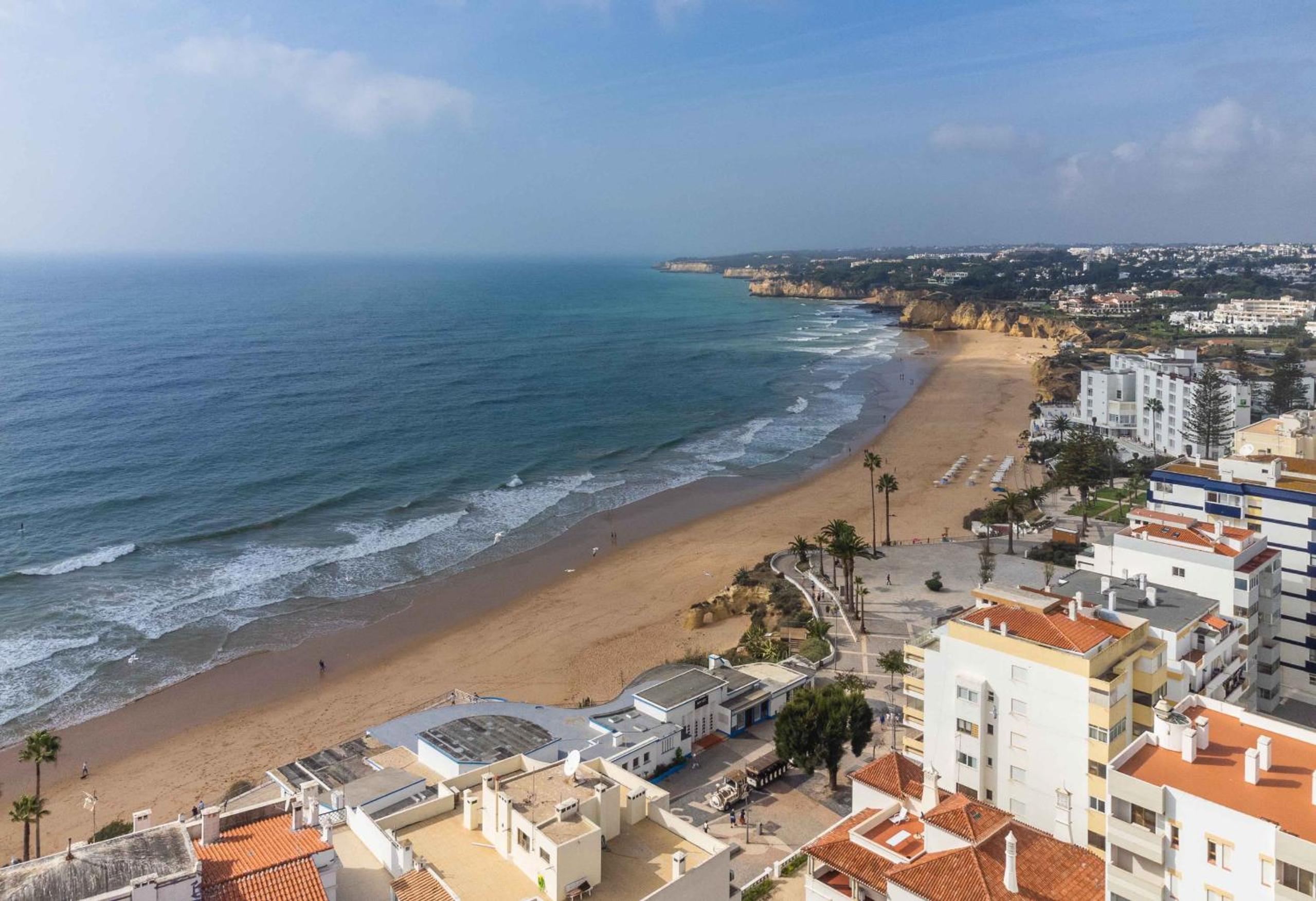 Caravelas 2-Bedroom Apartment with Pool - 50m from the Beach view 5