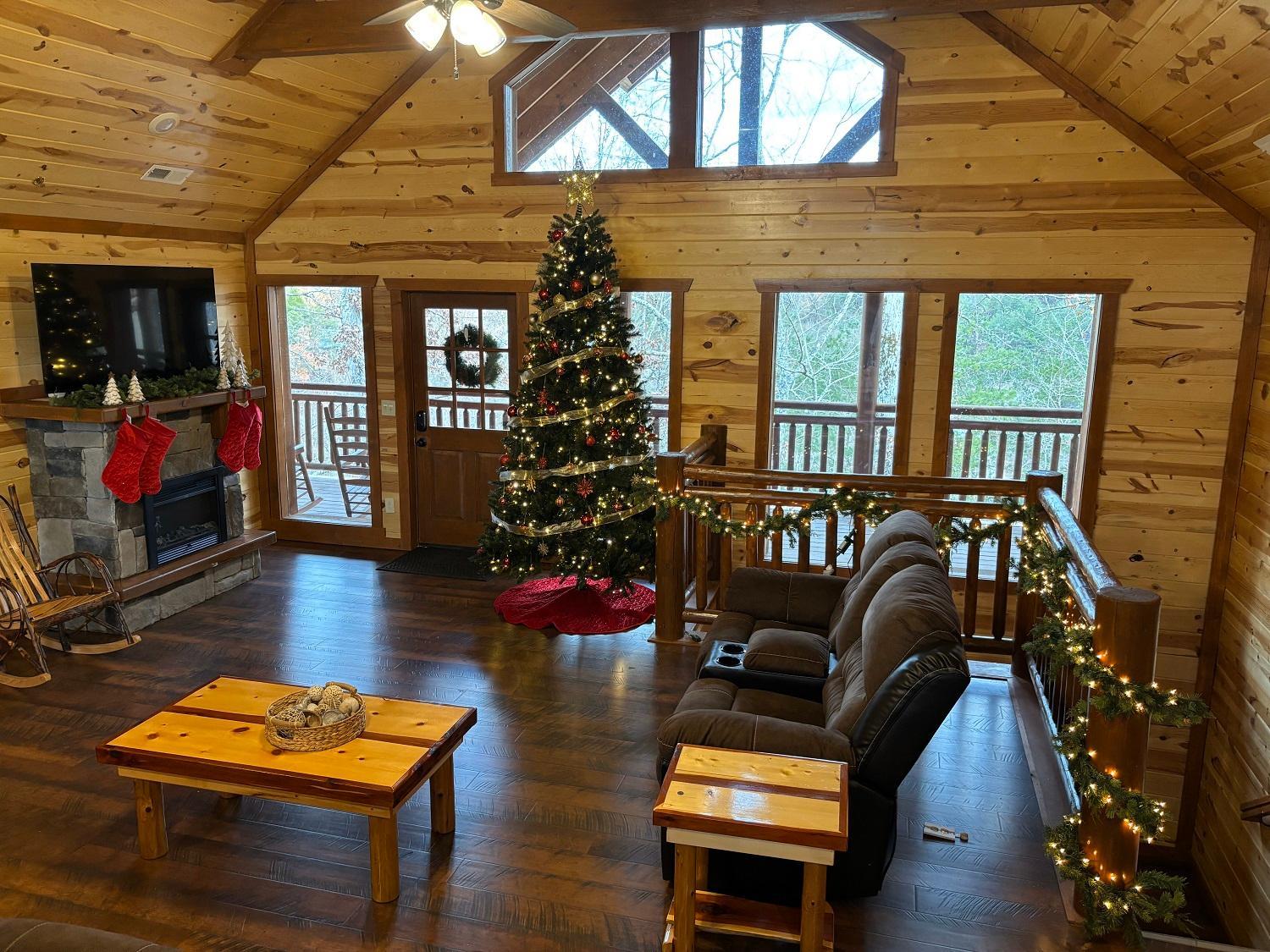 Majestic Splash-8 Bedroom, Indoor Pool, Hot Tub, 560 FREE tickets each paid day