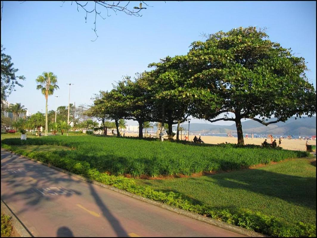 APARTAMENTO GRANDE E CONFORTÁVEL A 100 METROS DA PRAIA - Bairro Pompéia - Santos SP