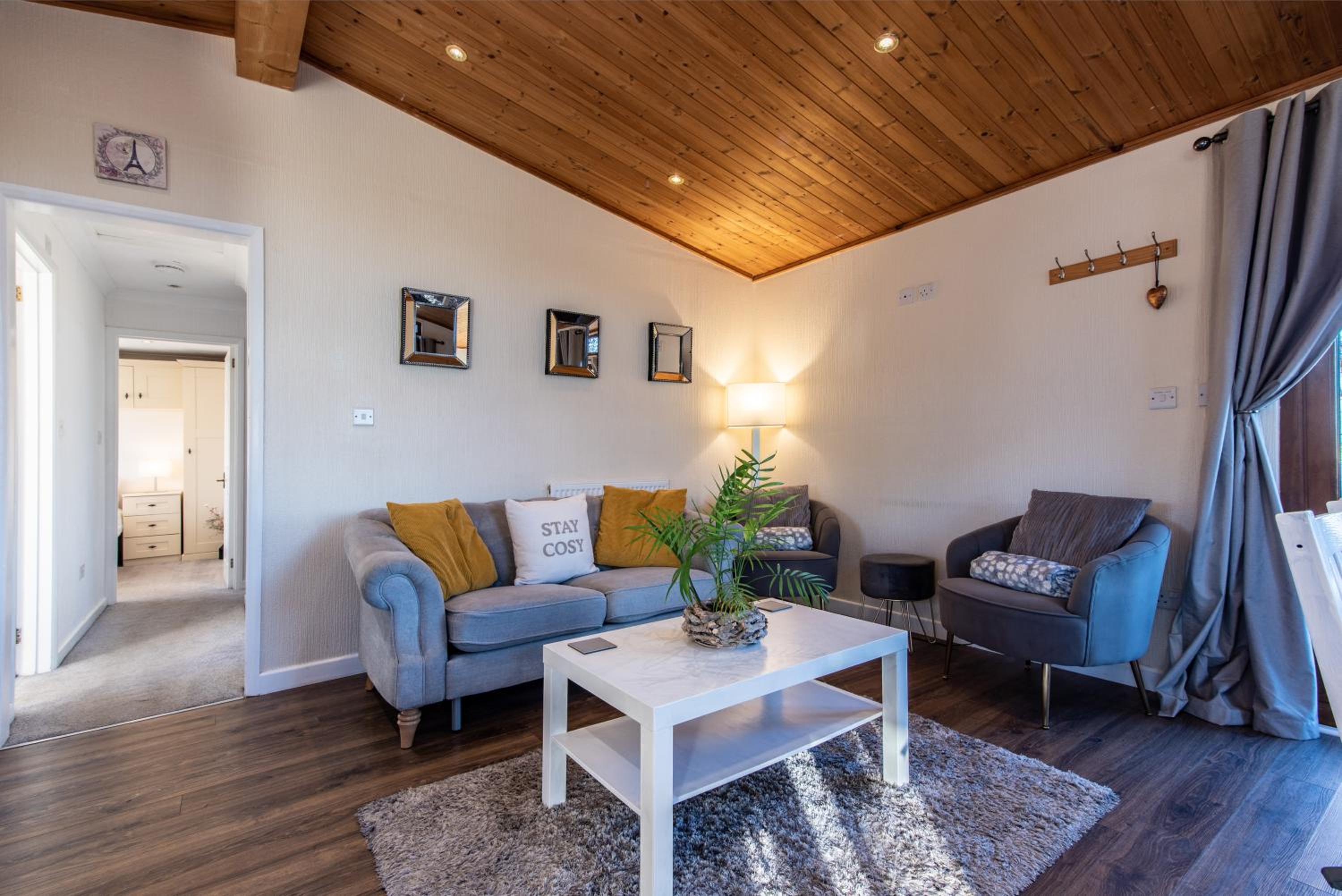 Cosy lodge in the countryside view 4