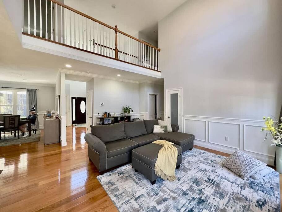 Luxurious Spacious Haven Retreat - Close2Boston view 5
