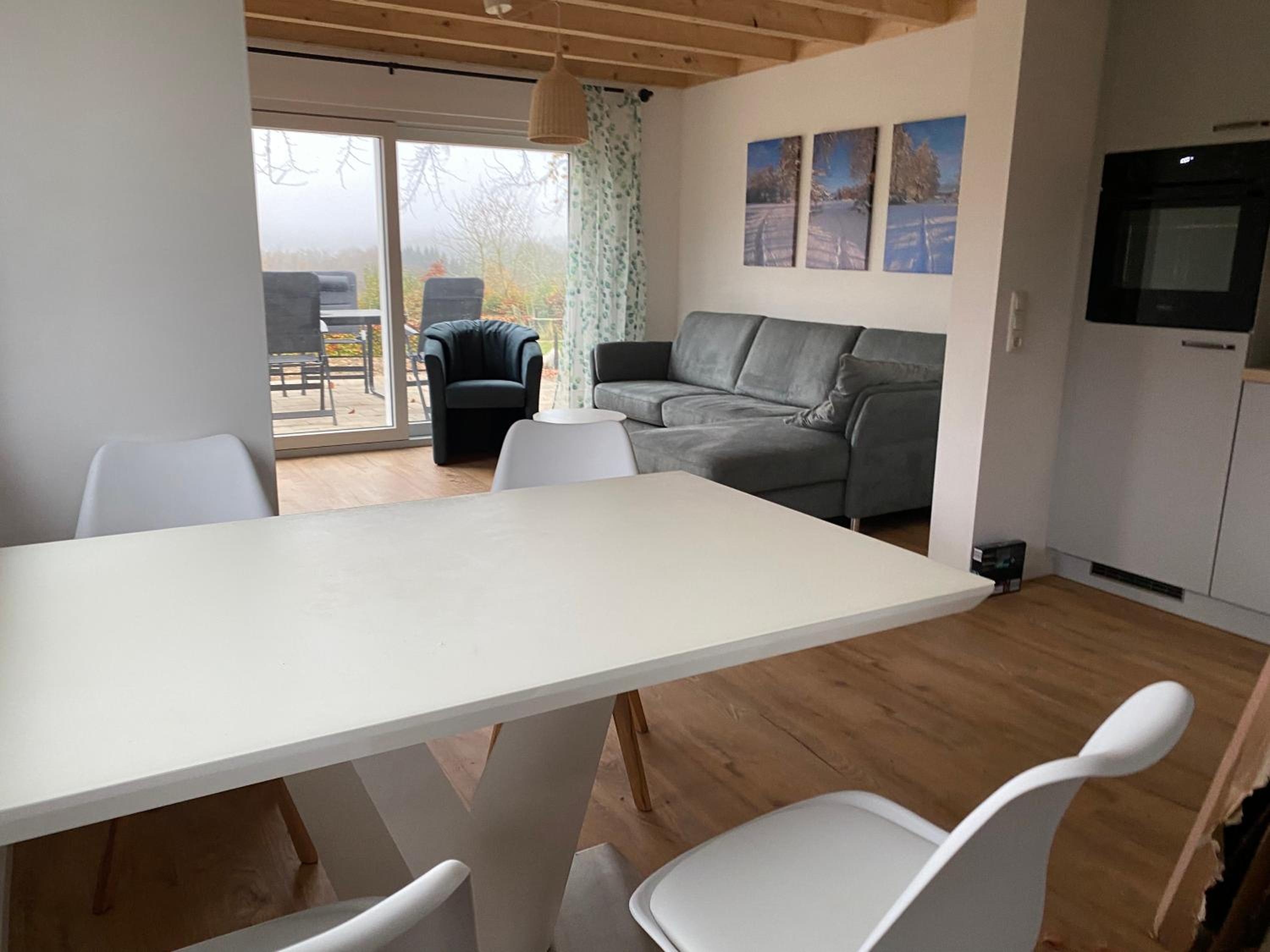 Rückzugsort im Grünen mit Panoramafenster und Weitblick
