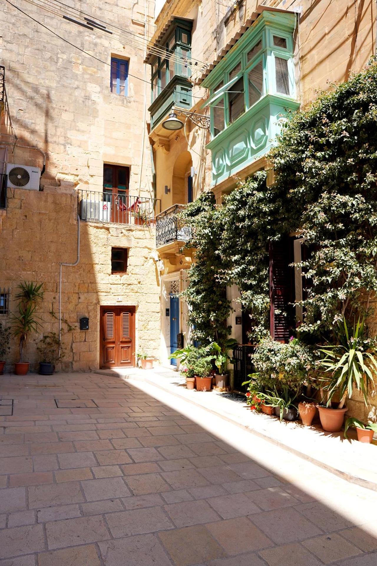 Historic Vittoriosa Maisonette with Sea View