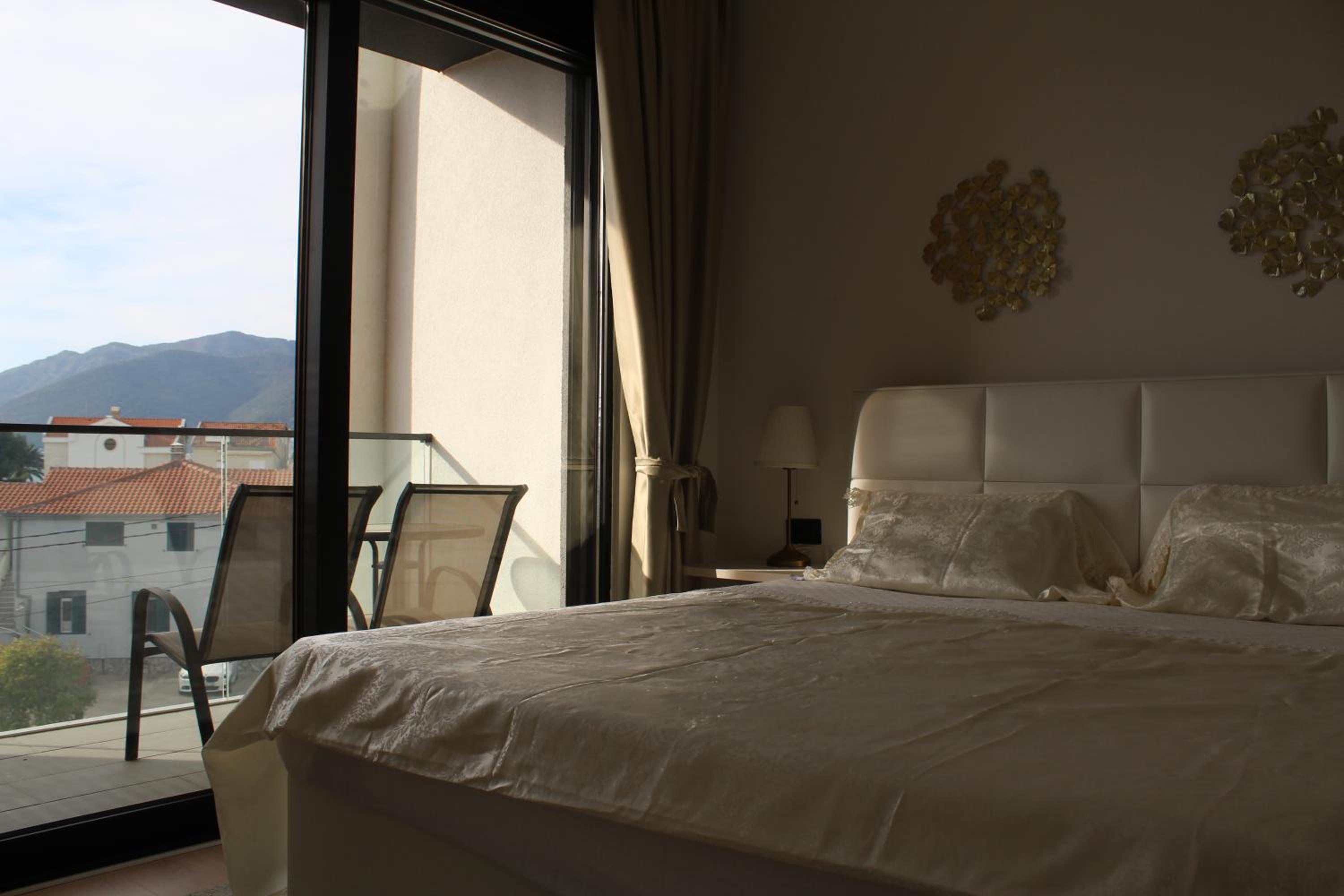 Manor Apartment