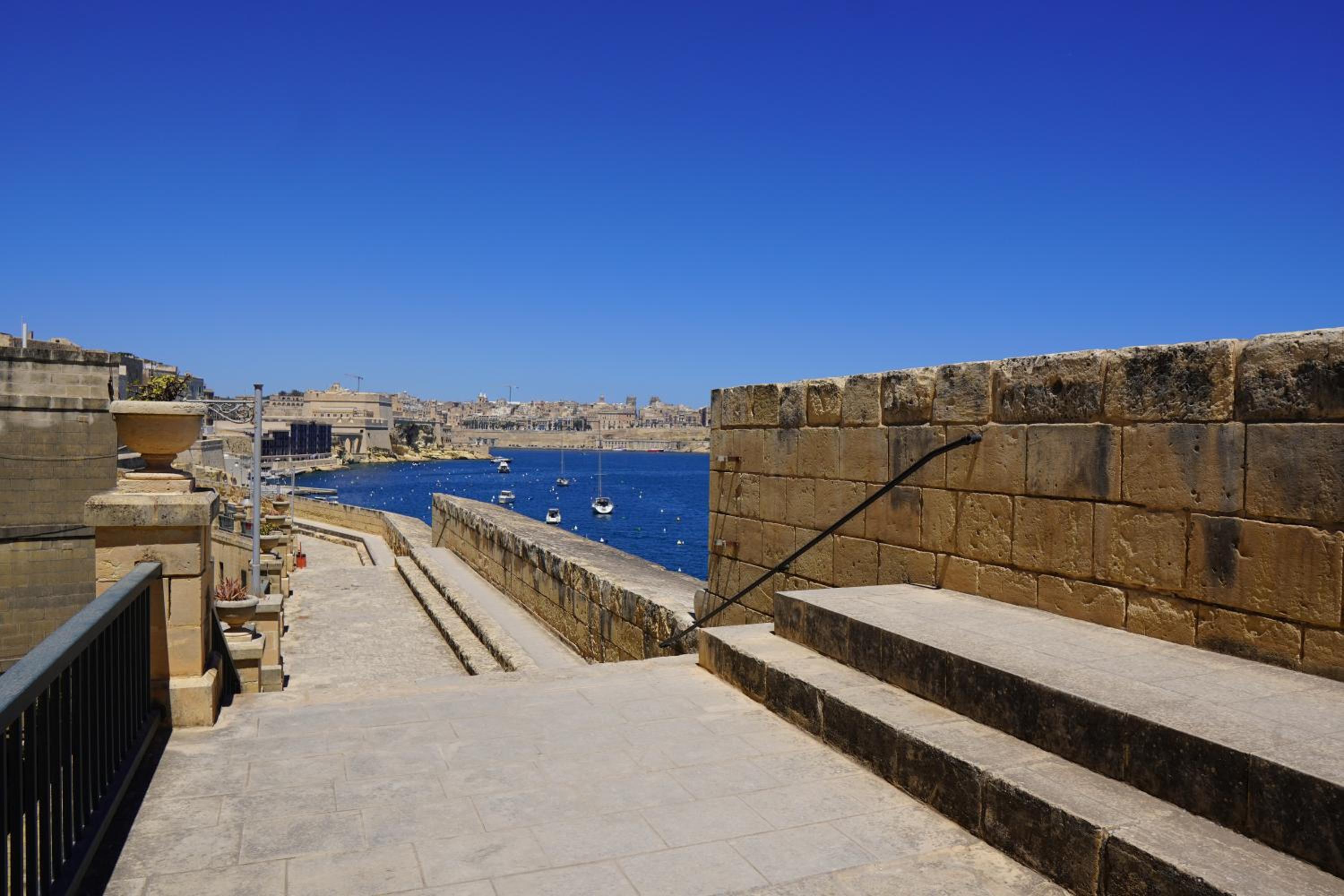 Historic Vittoriosa Maisonette with Sea View