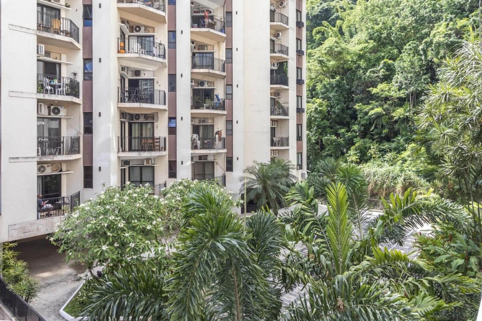 Flat com serviços e vista mar