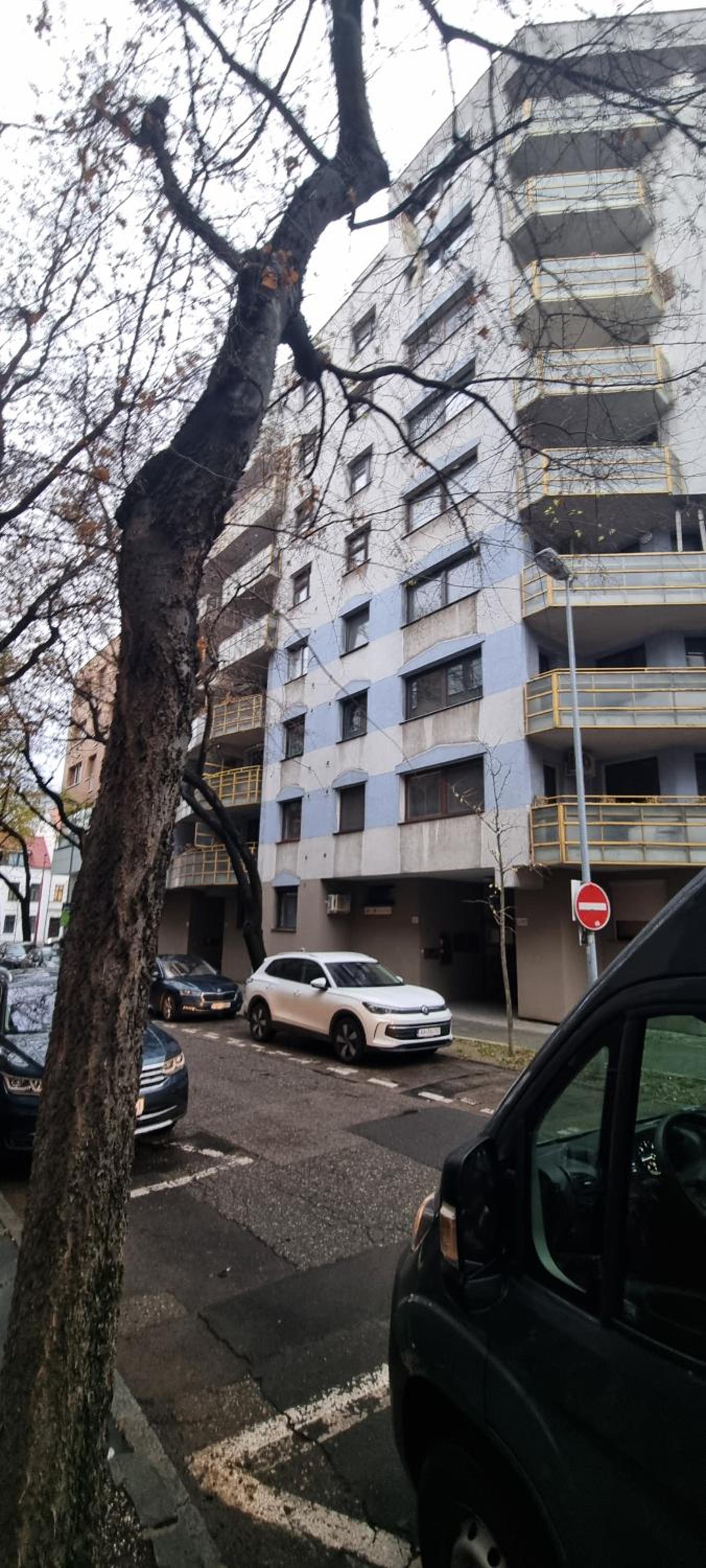 HUGE APARTMENT next to train station close to the city center view 2