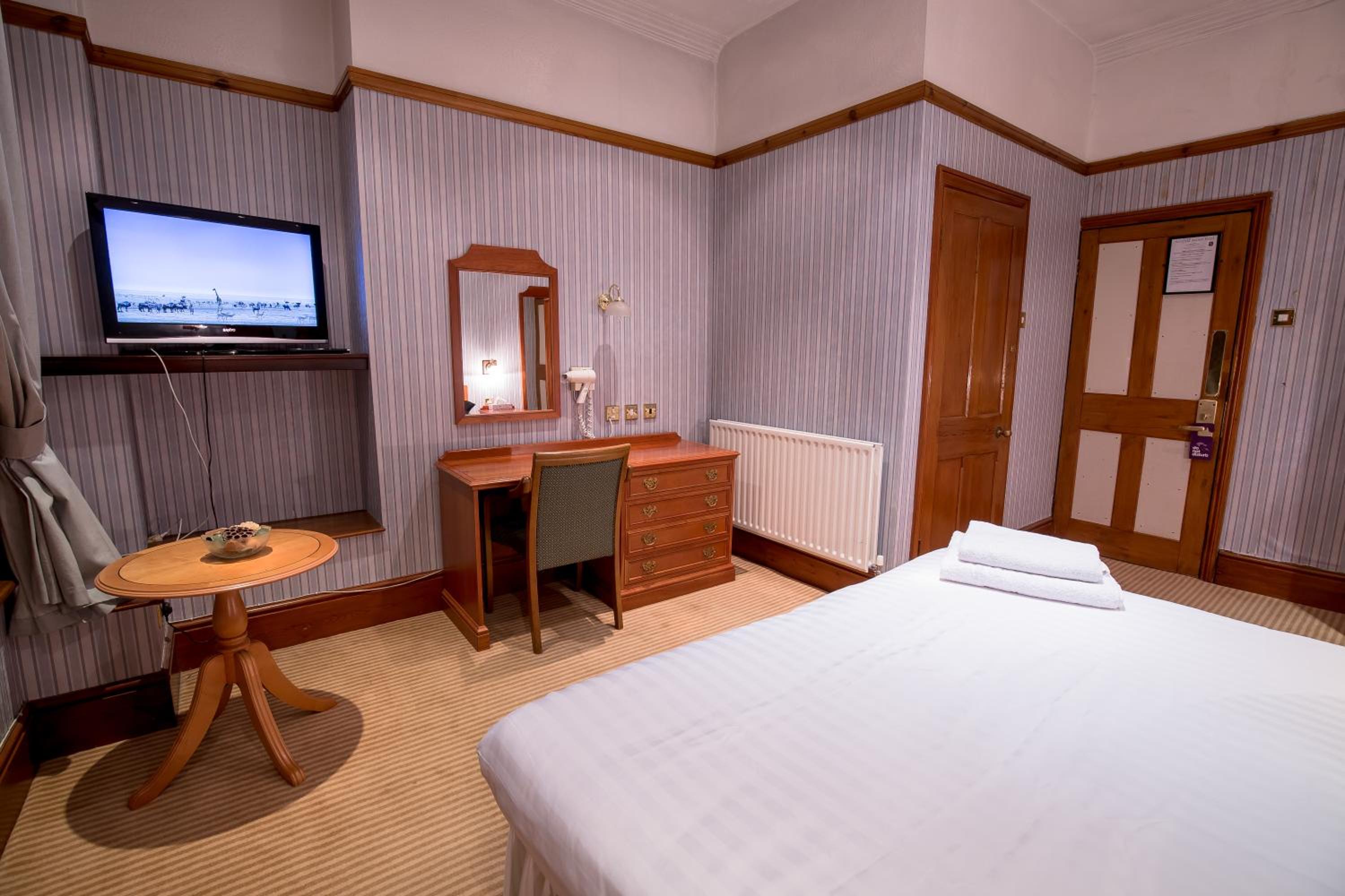 Harefield Manor Hotel, photo 4