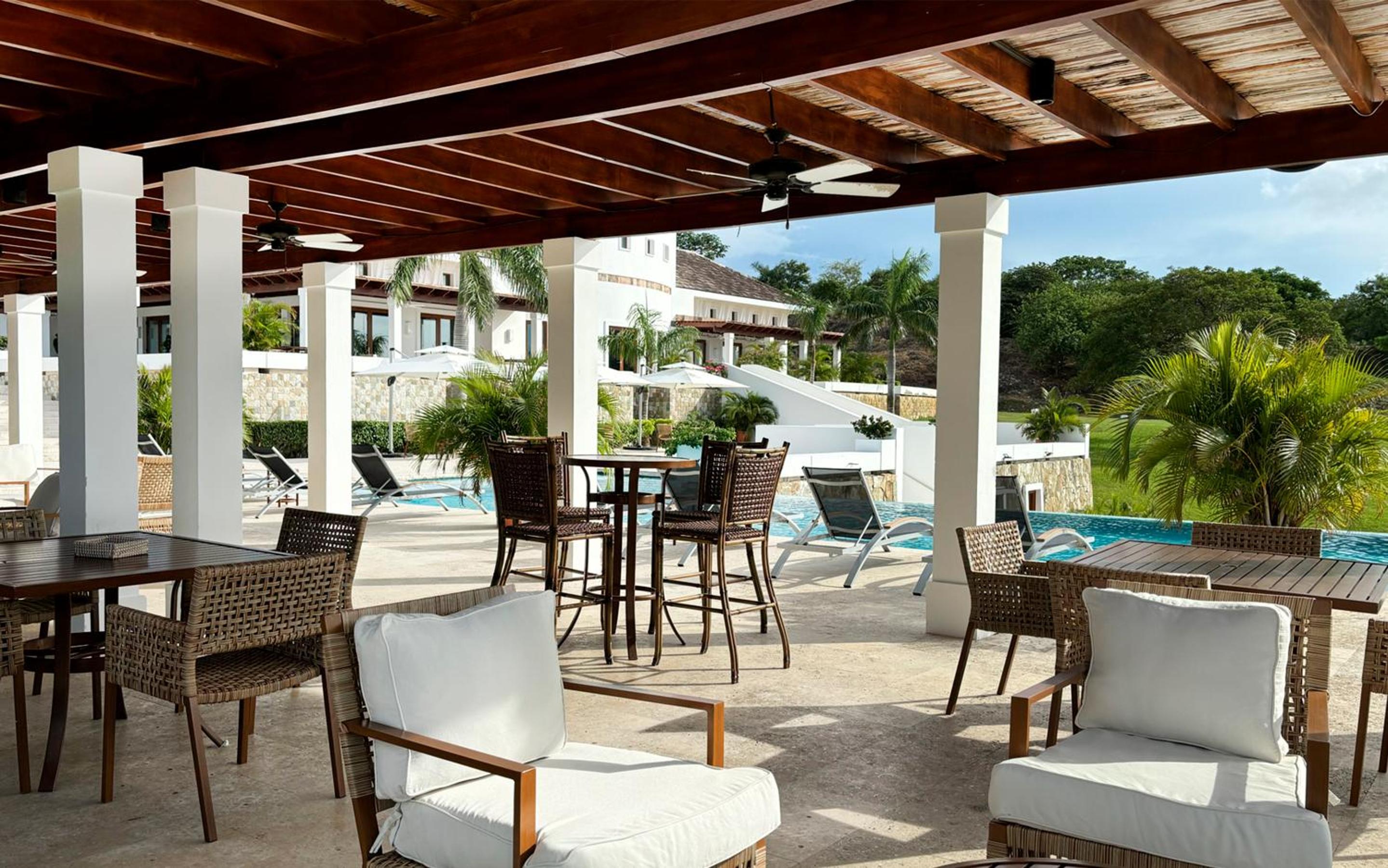 Las Verandas Hotel & Villas