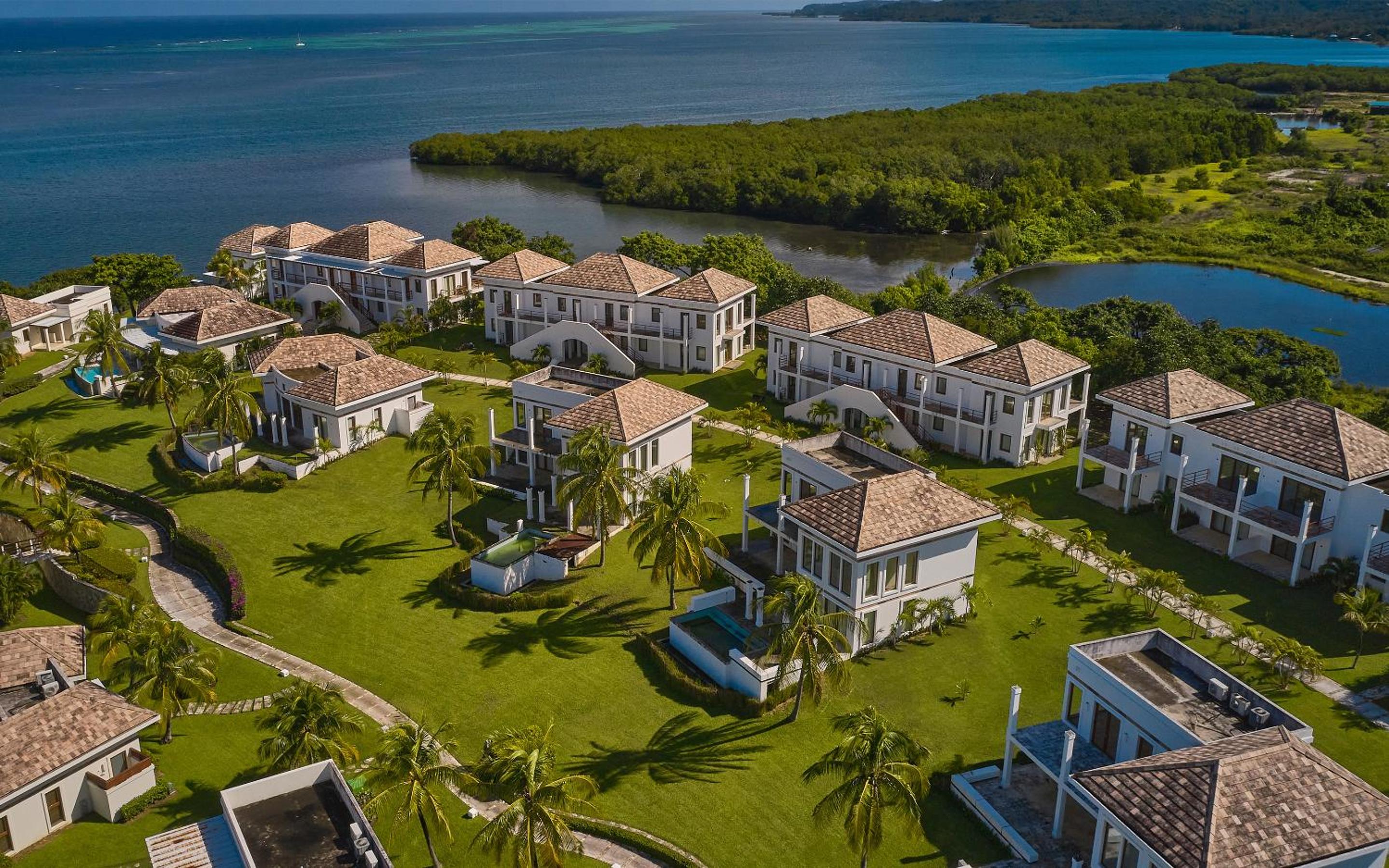 Las Verandas Hotel & Villas