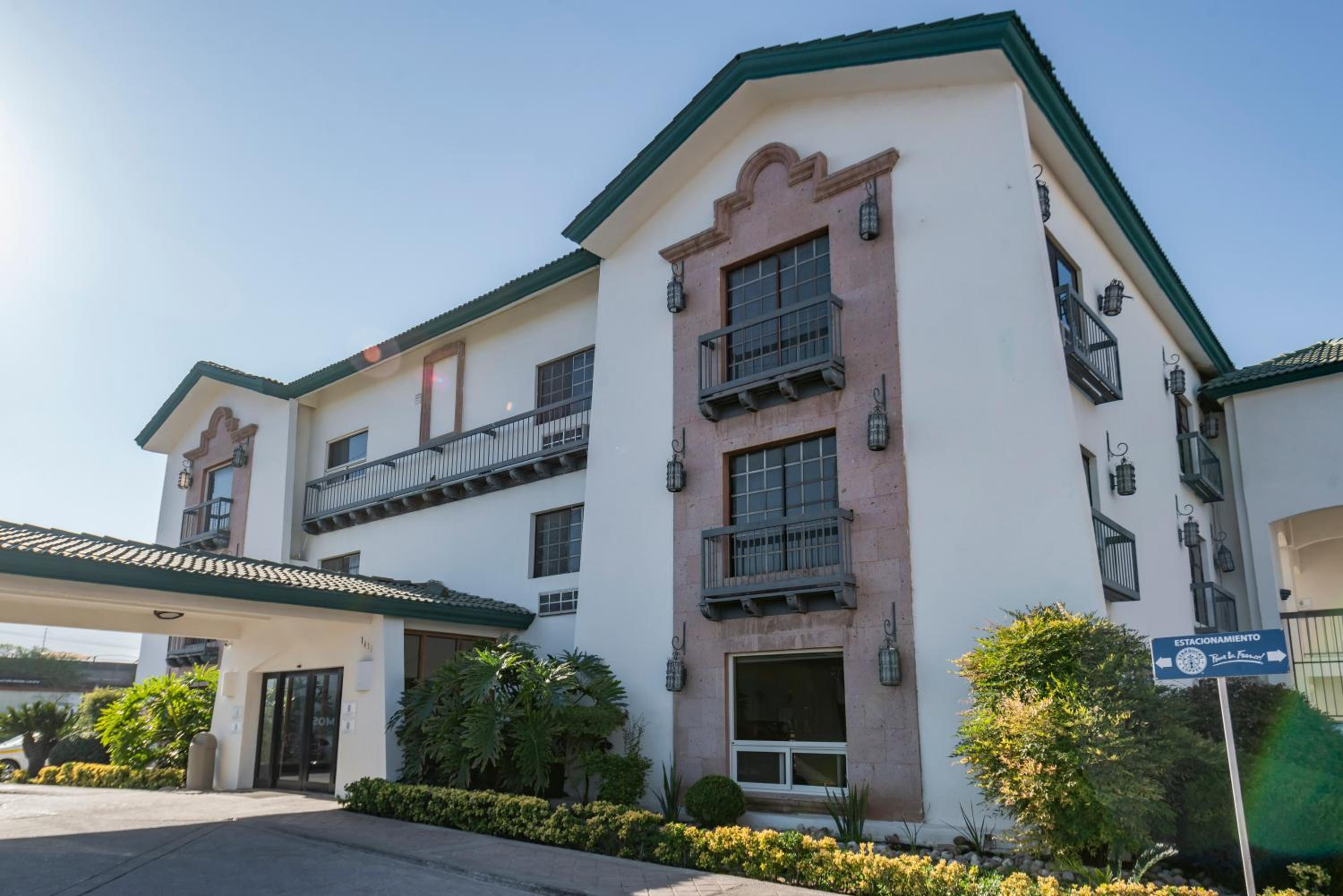 Saltillo Vacations - Quinta Dorada Hotel  Suites - Property Image 1