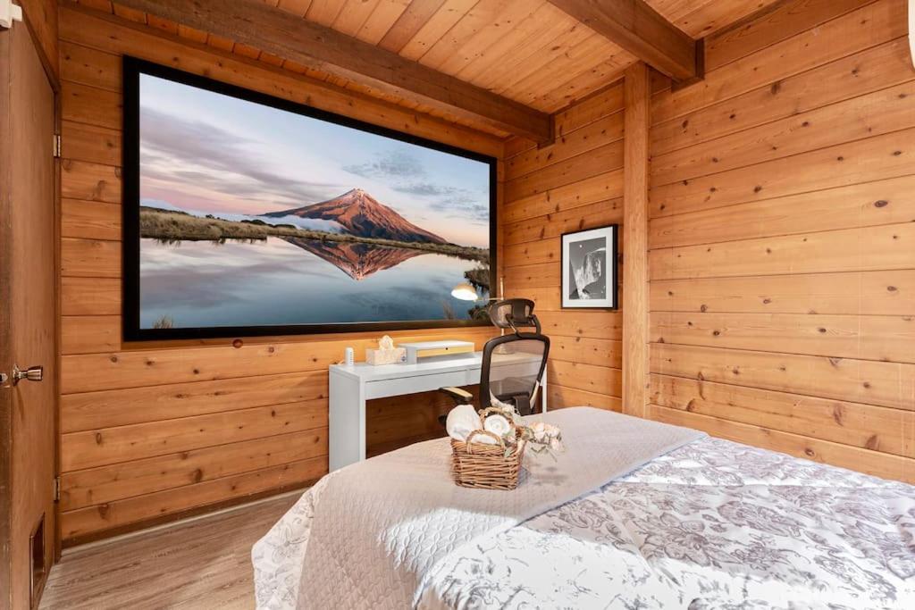 W Cabin Retreat Woodinville view 4