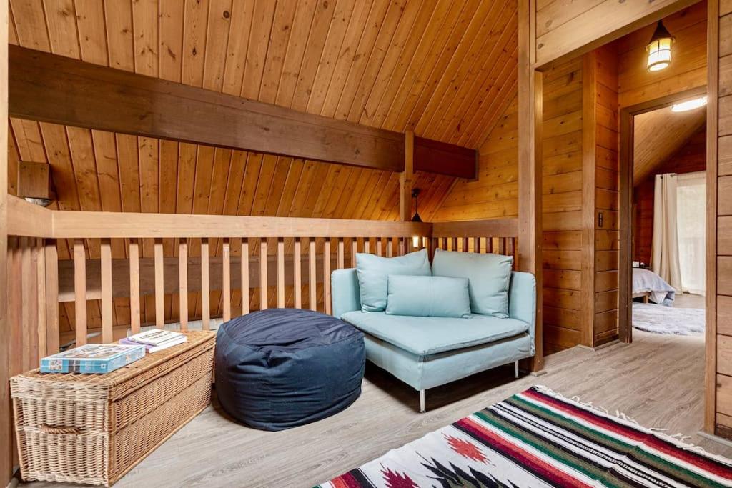 W Cabin Retreat Woodinville view 5