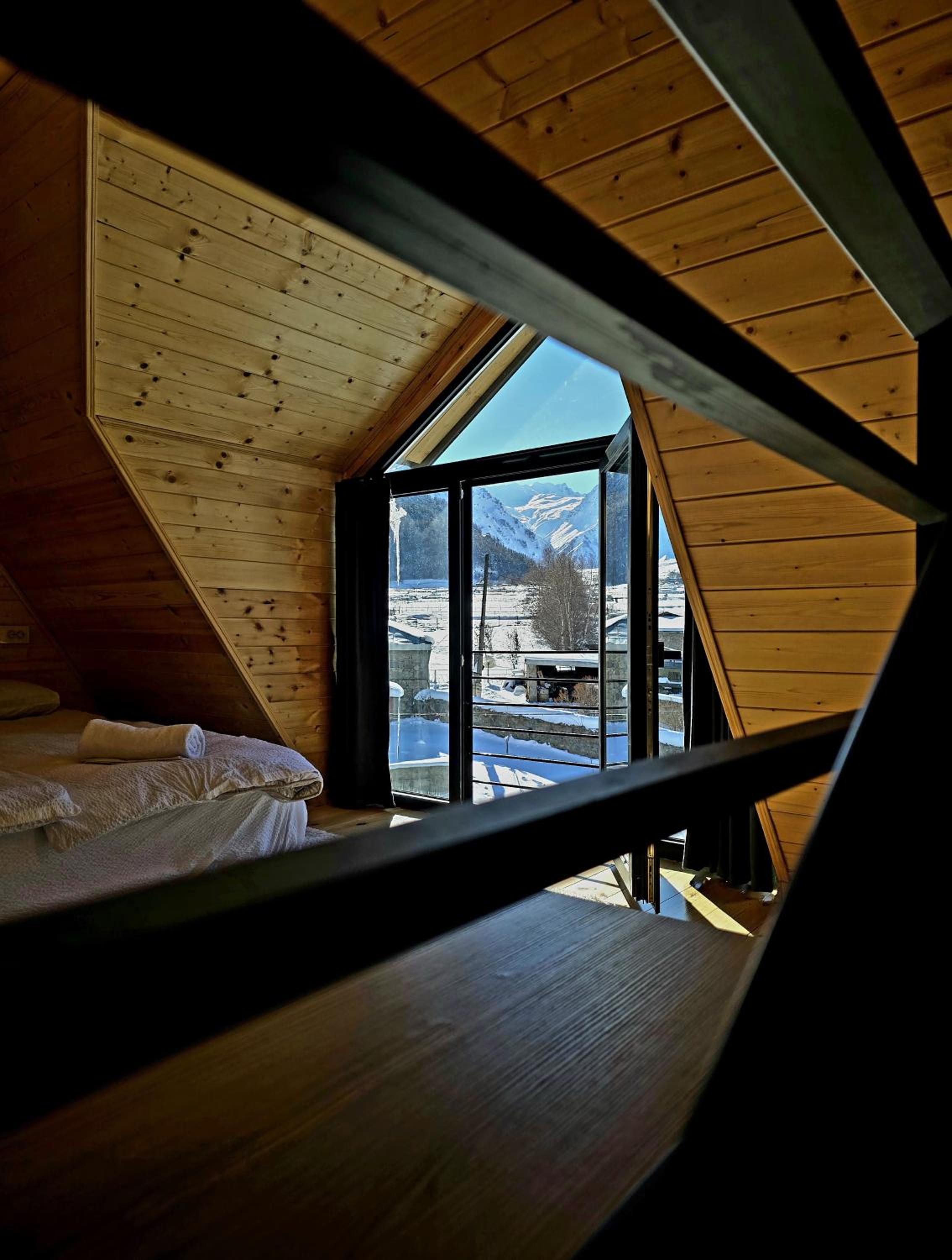 Grand Mountain Cottage view 3