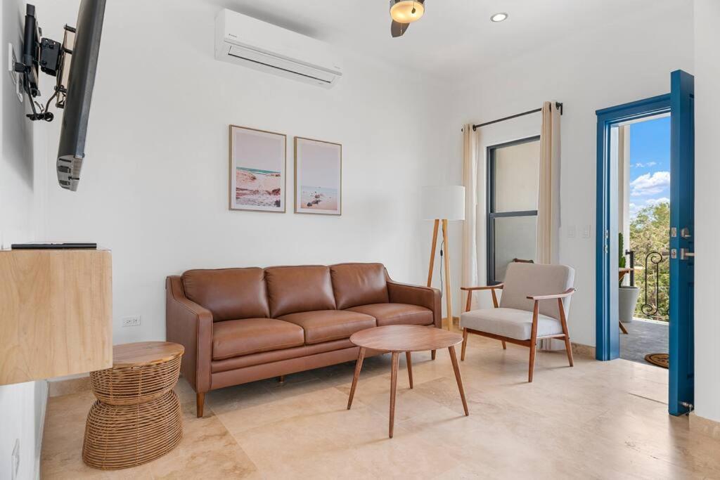 Pineda Suite # 301 with Great Location, Rooftop, Private Parking and Housekeping view 3