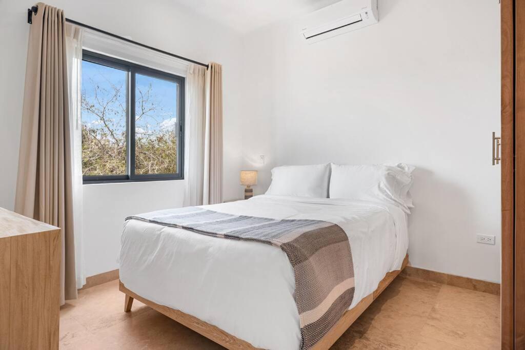 Pineda Suite # 301 with Great Location, Rooftop, Private Parking and Housekeping view 5