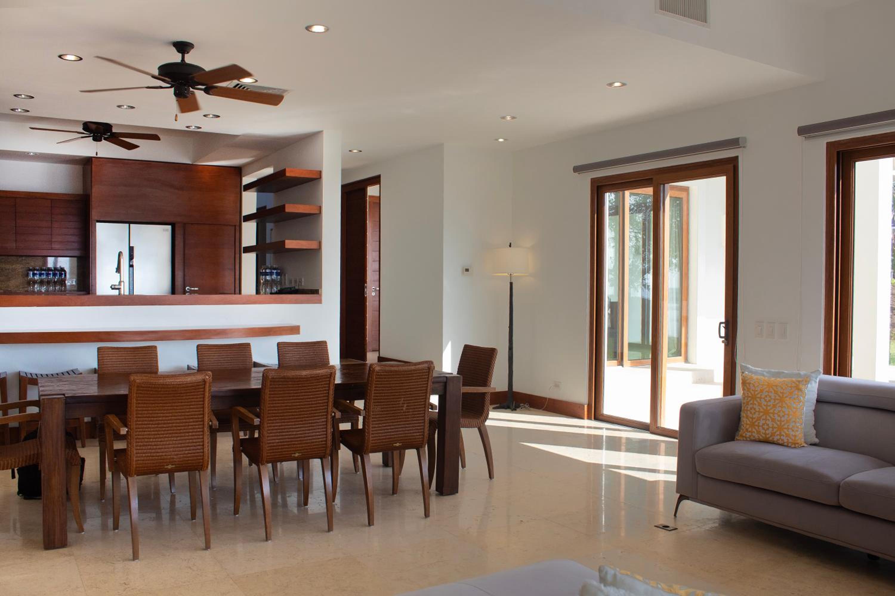 Las Verandas Hotel & Villas