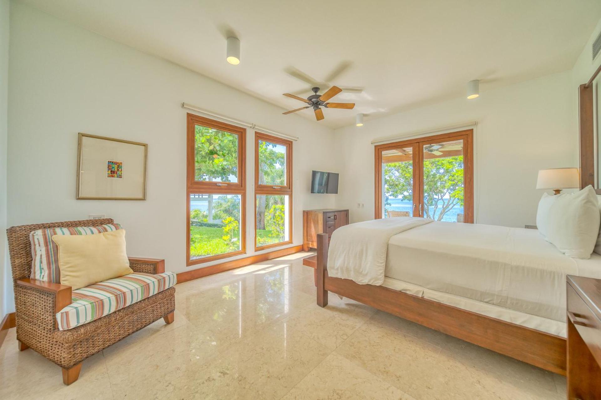 Las Verandas Hotel & Villas