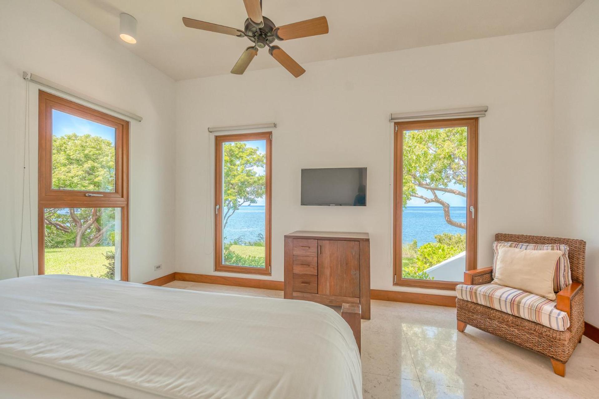 Las Verandas Hotel & Villas