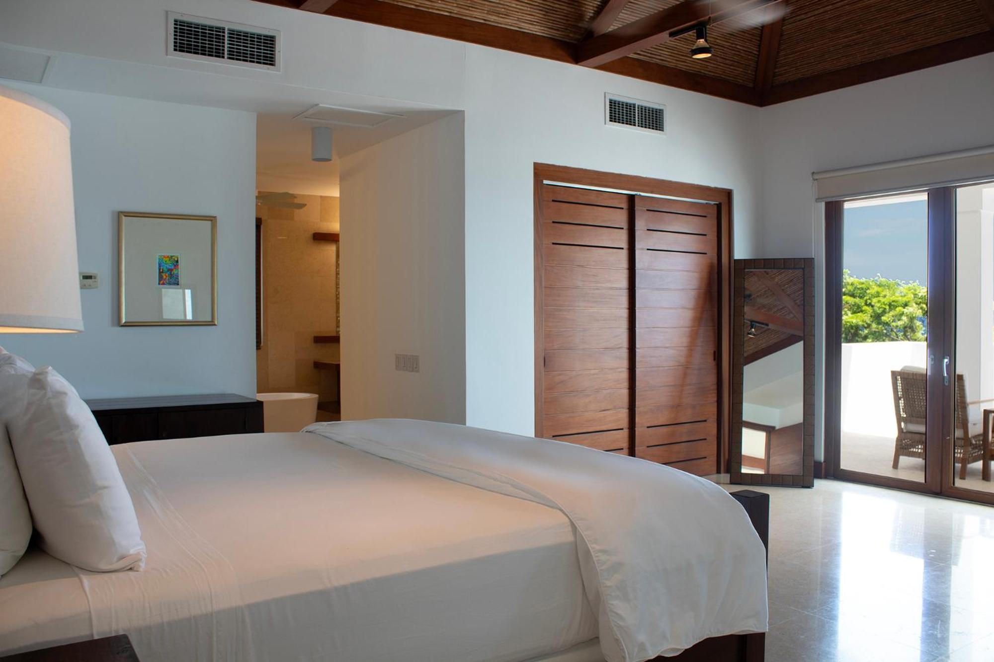 Las Verandas Hotel & Villas