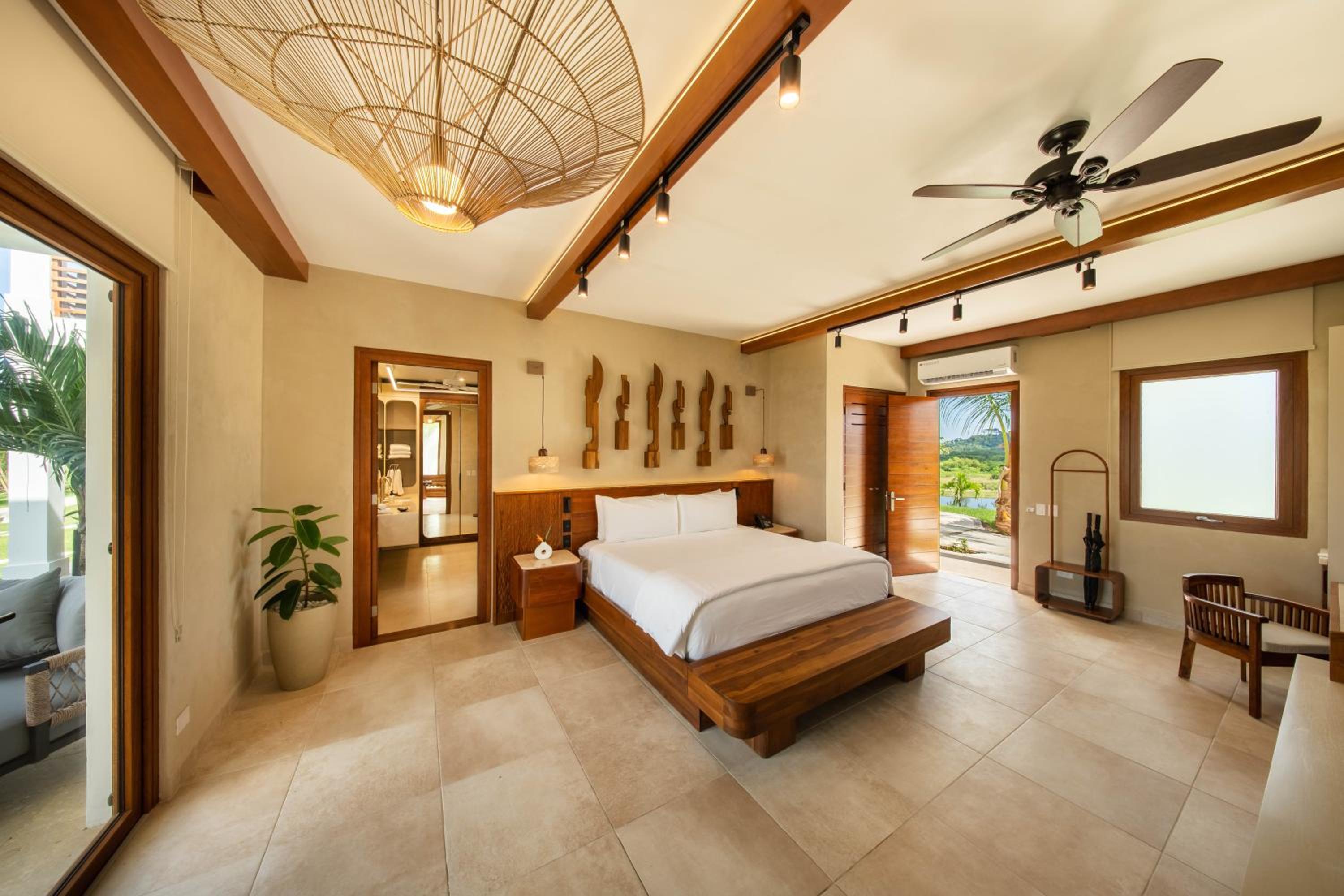 Las Verandas Hotel & Villas