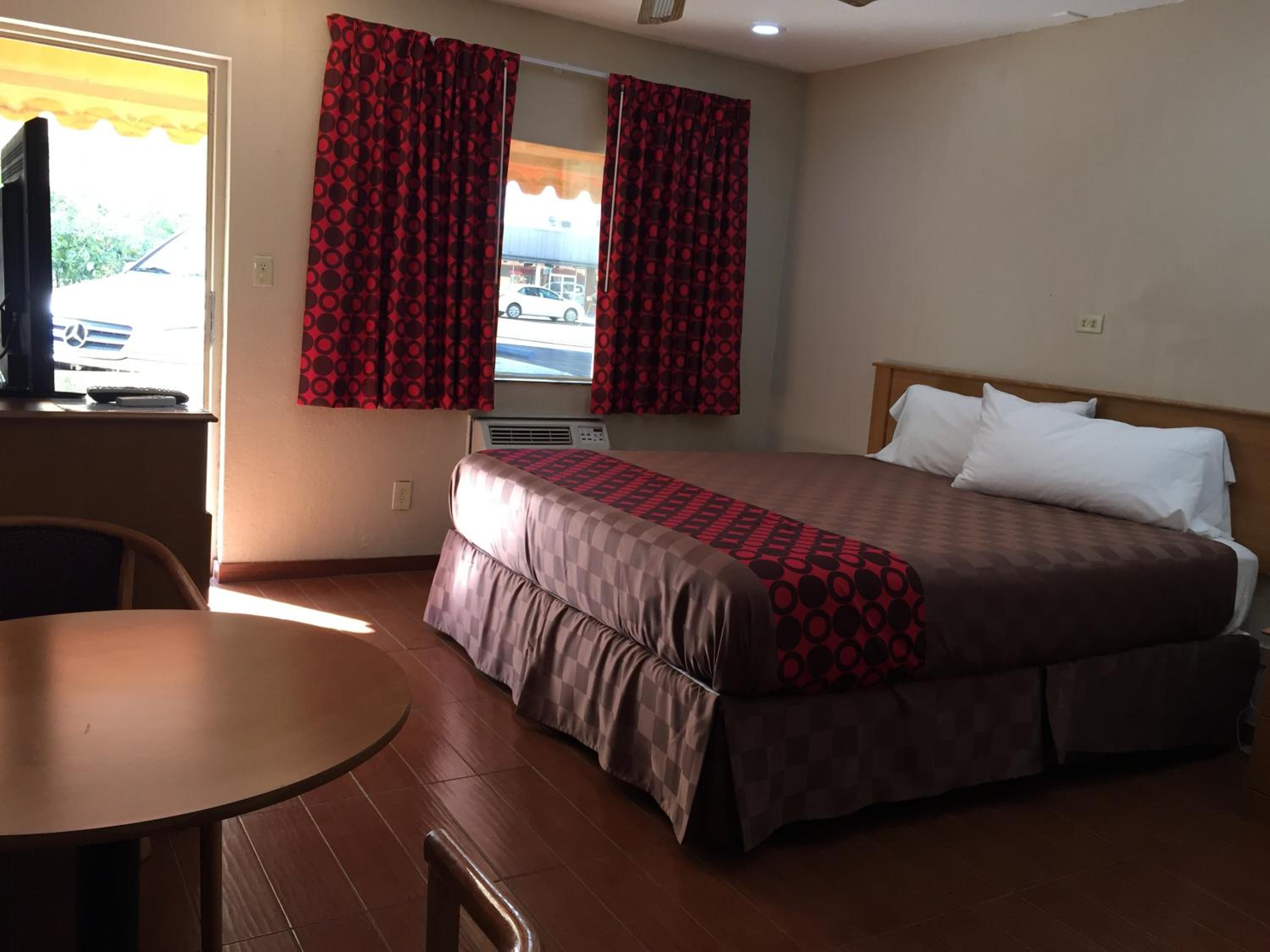 Townhouse Inn and Suites