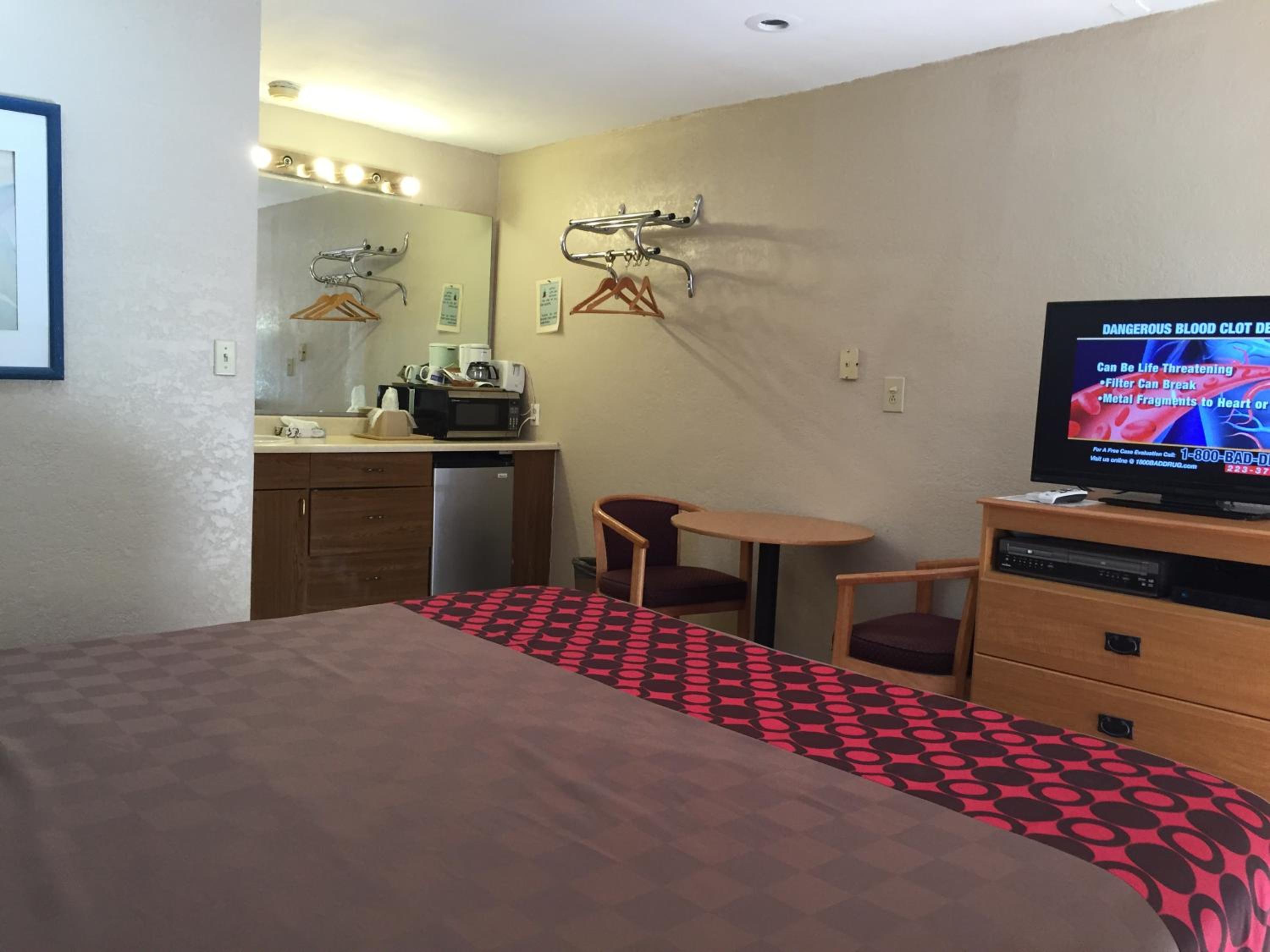 Townhouse Inn and Suites