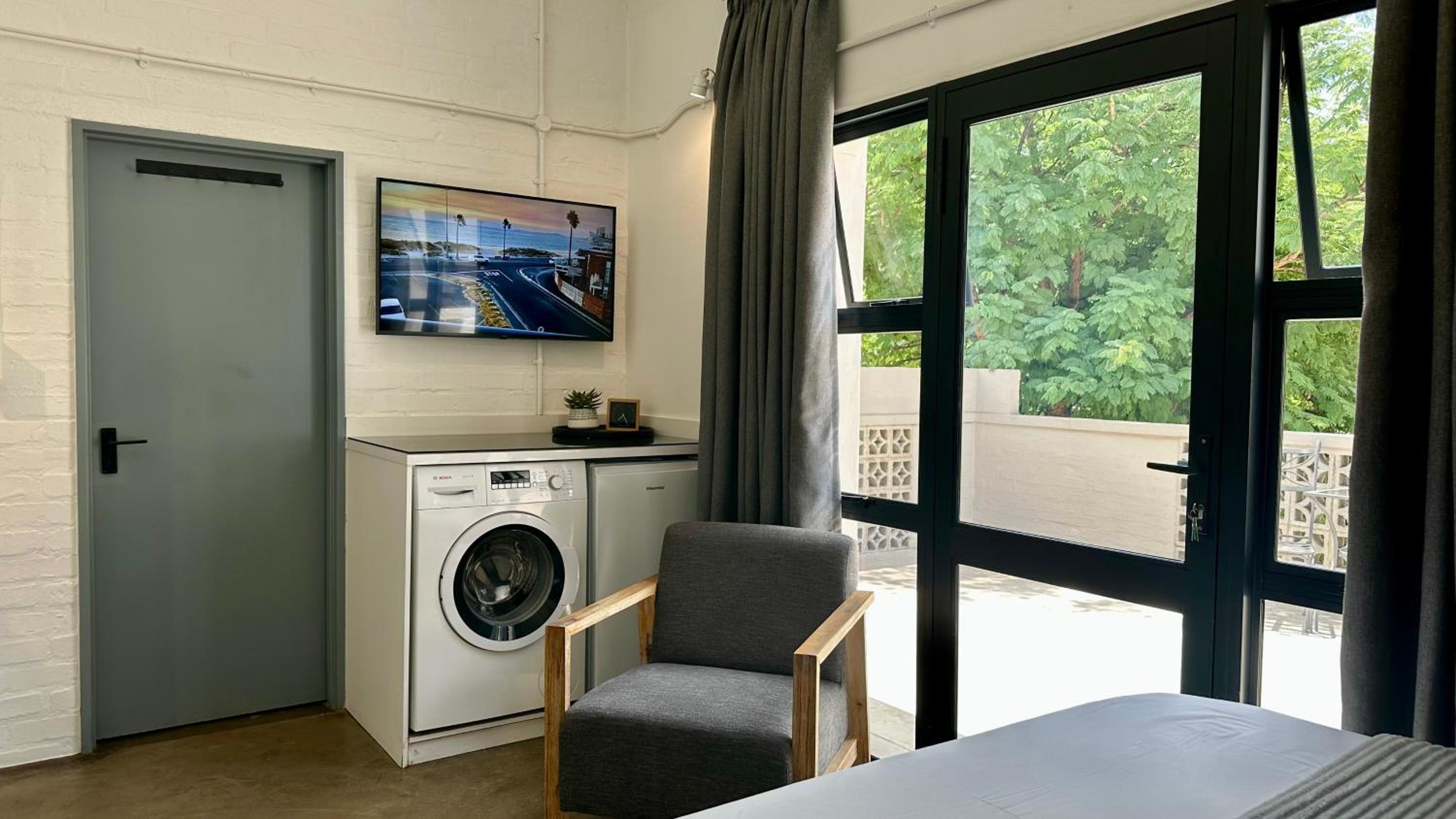 City Living Apartment 119 - Private Balcony, Washing Machine & Fast WiFi