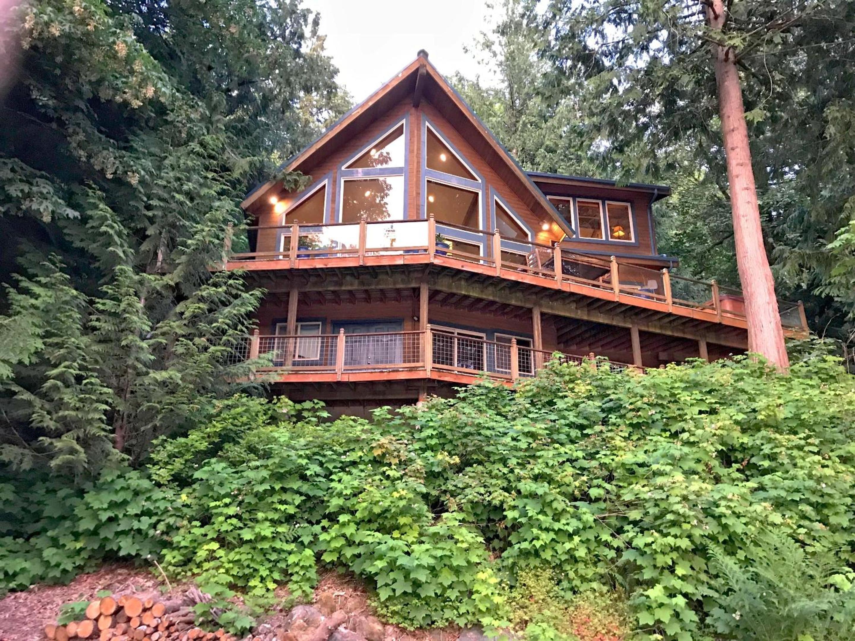 Silver Lake 7 - Unsurpassed lakefront views from this spectacular pet-friendly view 2