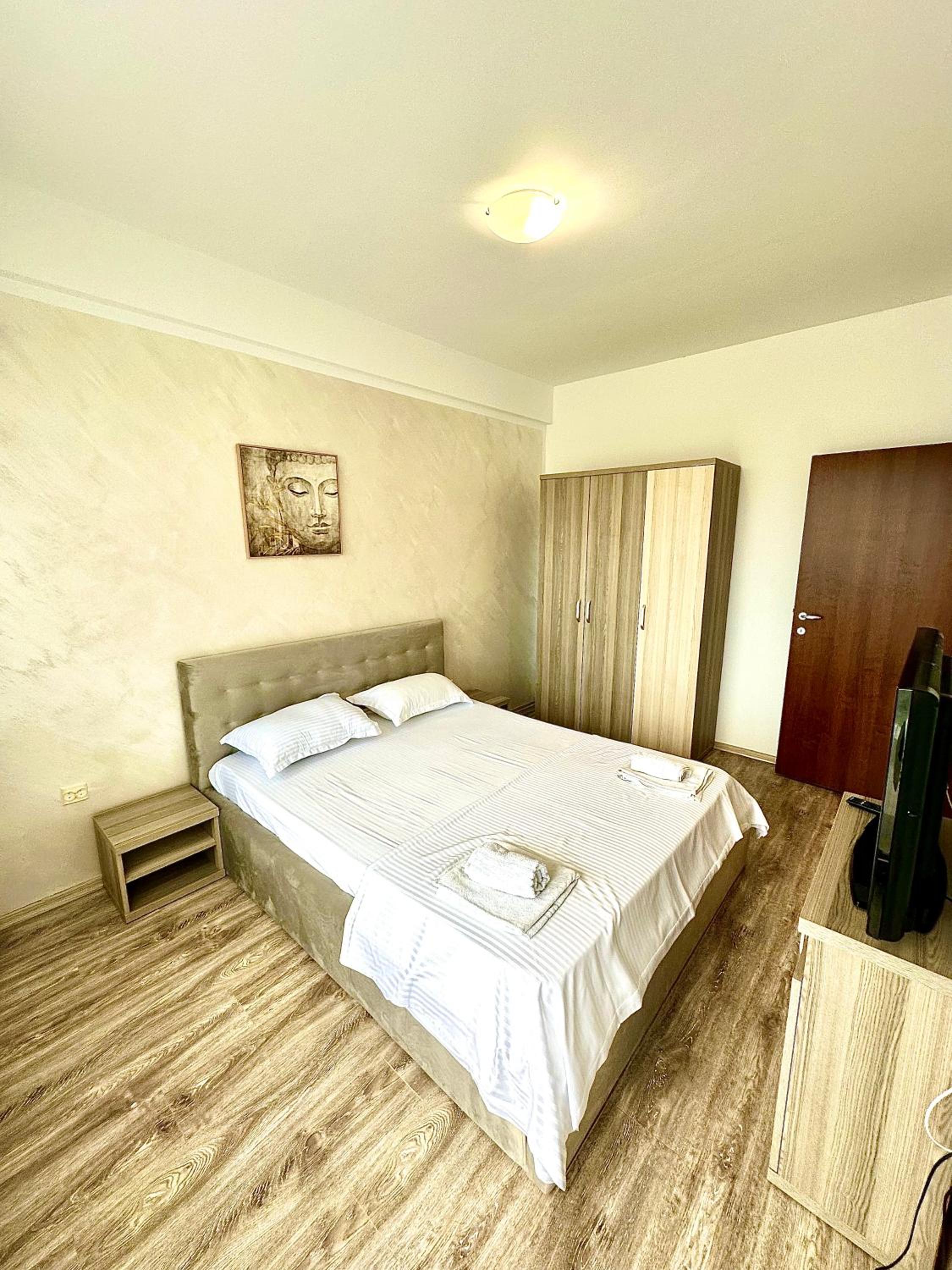 Monarch Boutique Apartaments
