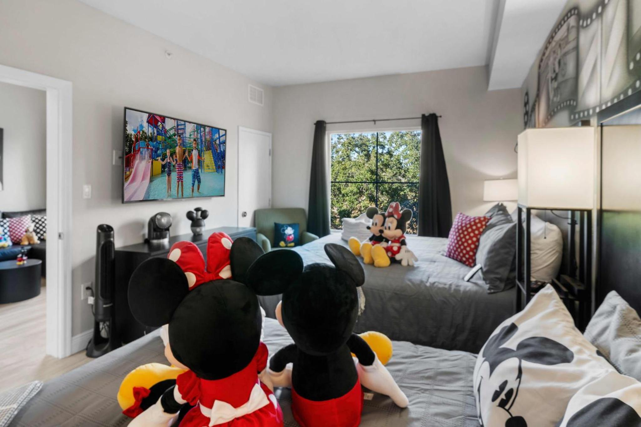 DisneyShuttleKing & Queen Be 5 minutes to Disney