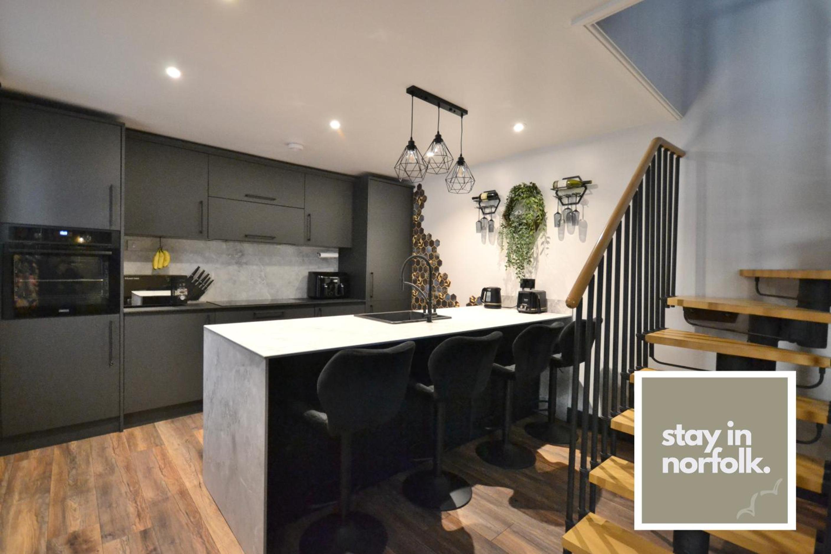 Kings Lynn Vacations - Bennett's Cottage - Property Image 1