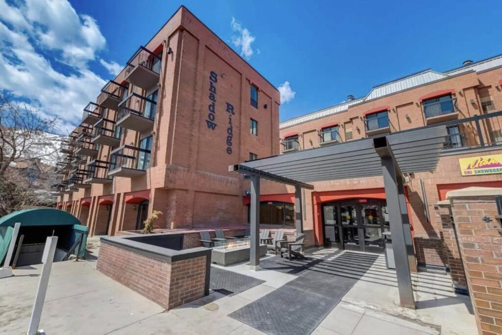 Hotel Classic Ski-in Ski-out Condo - Image 1