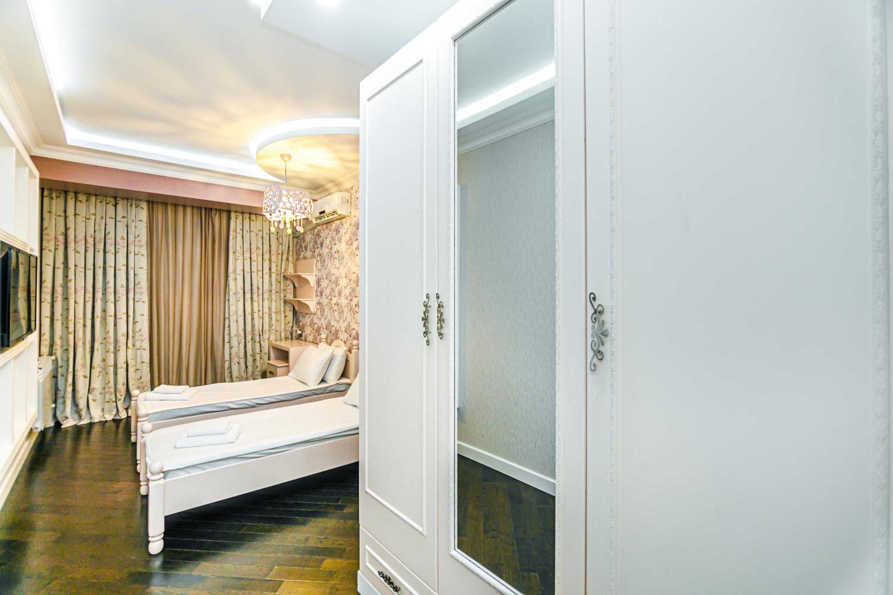Park Azure VIP Apartment