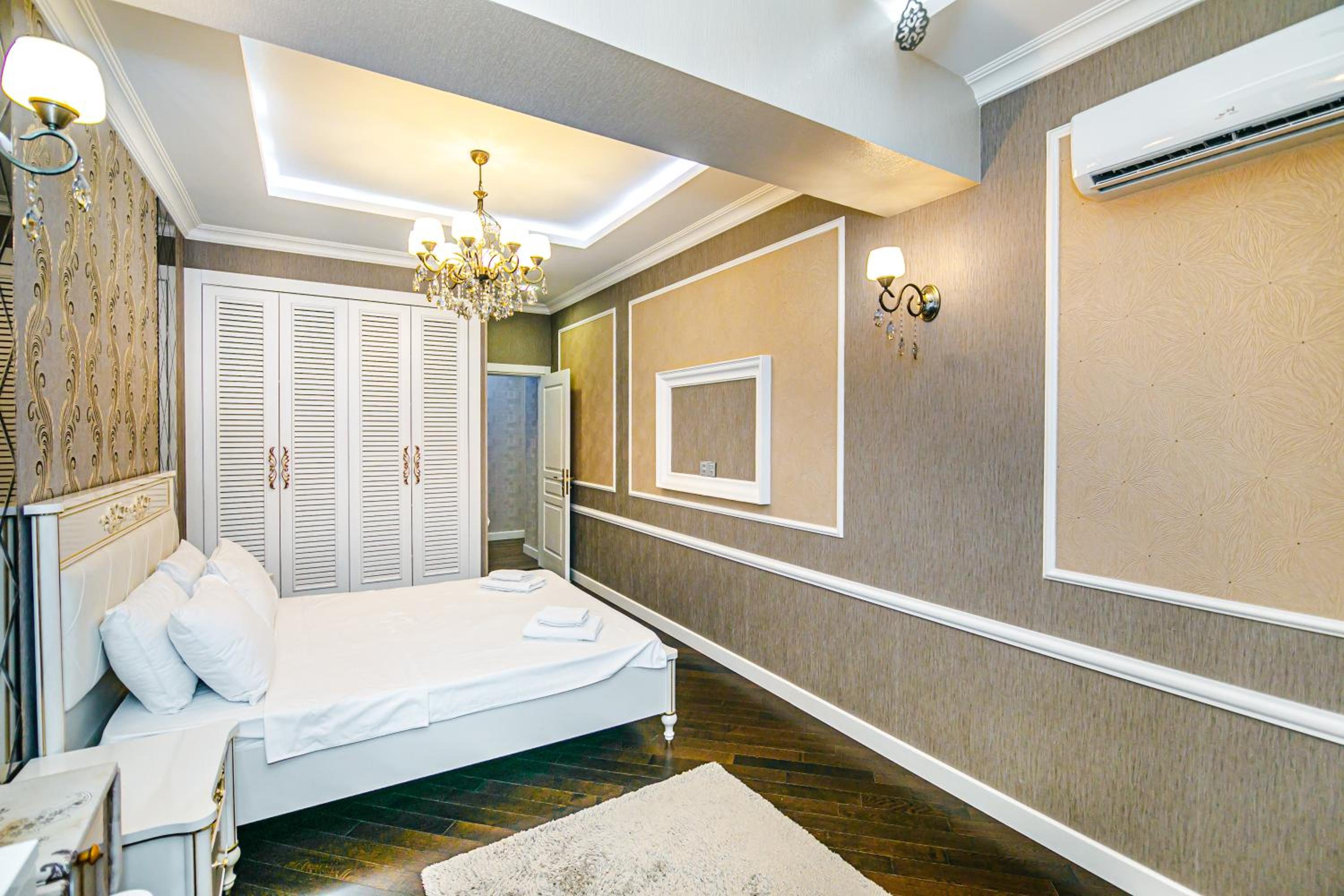 Park Azure VIP Apartment