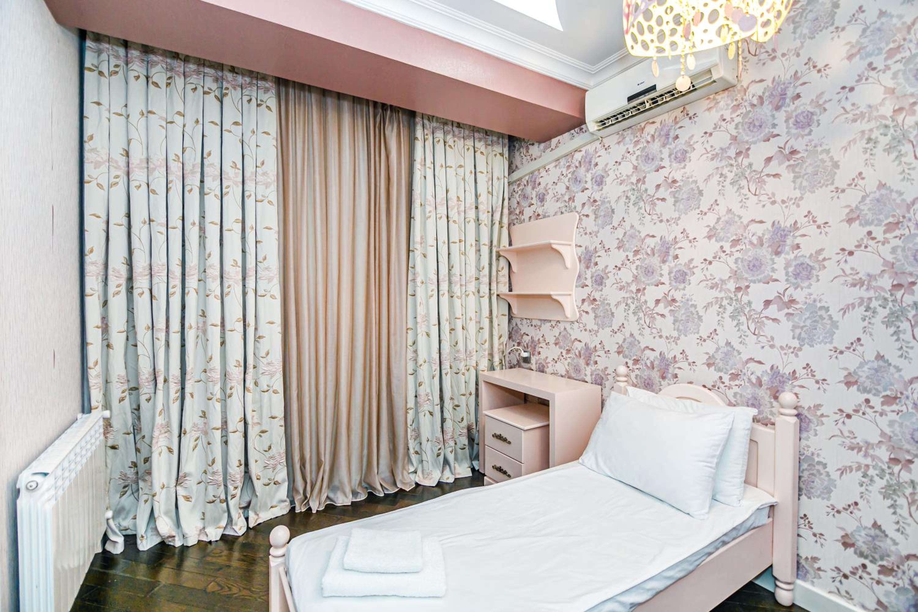 Park Azure VIP Apartment