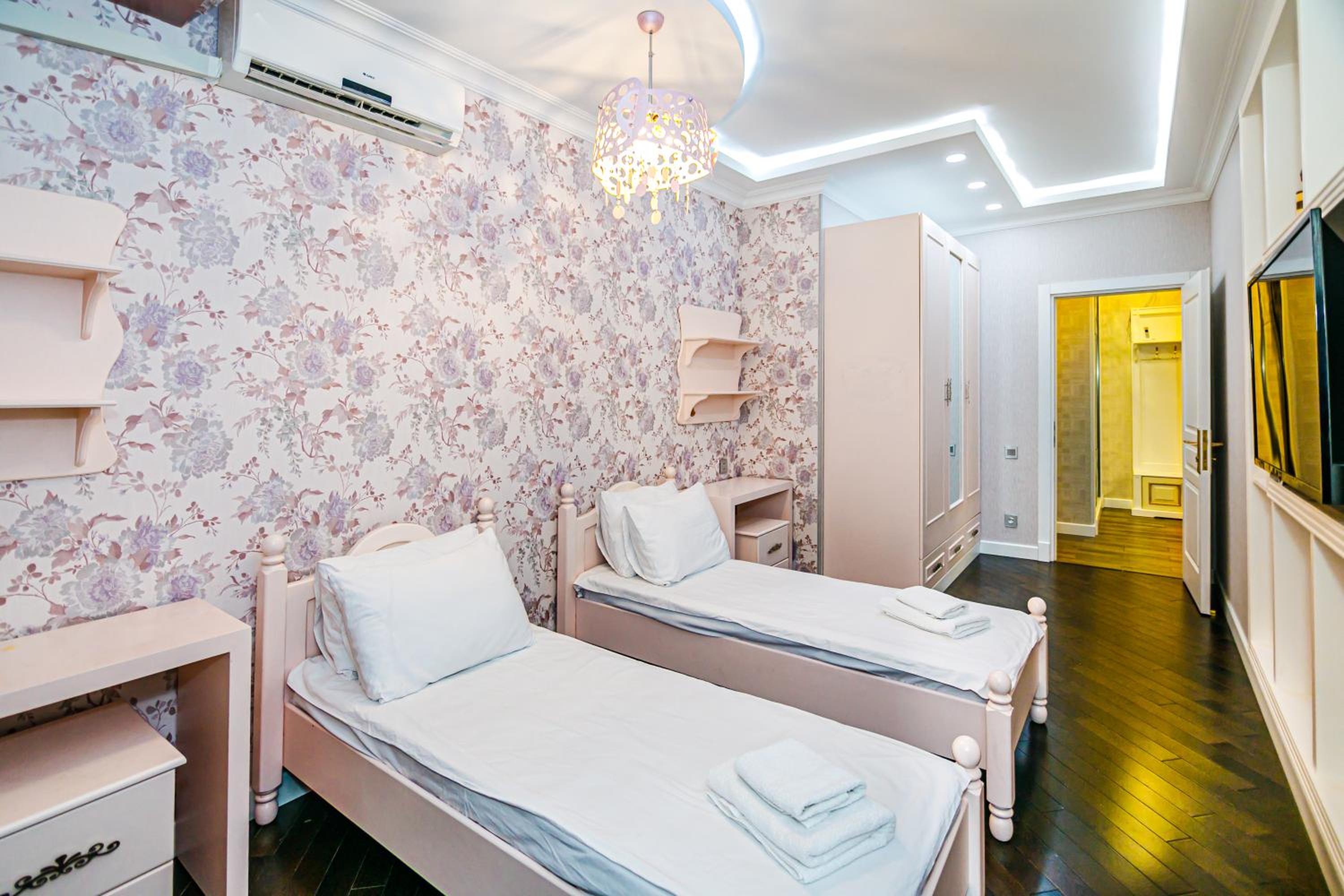 Park Azure VIP Apartment
