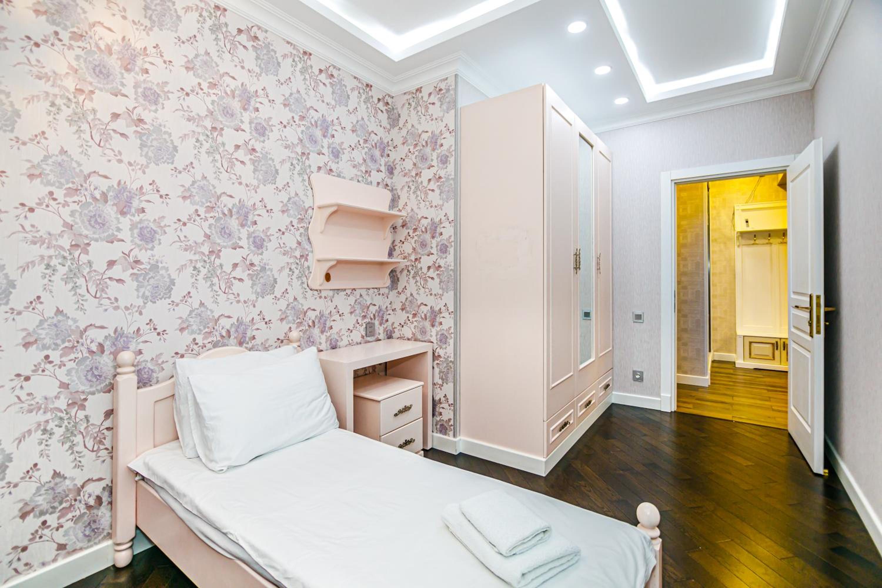 Park Azure VIP Apartment