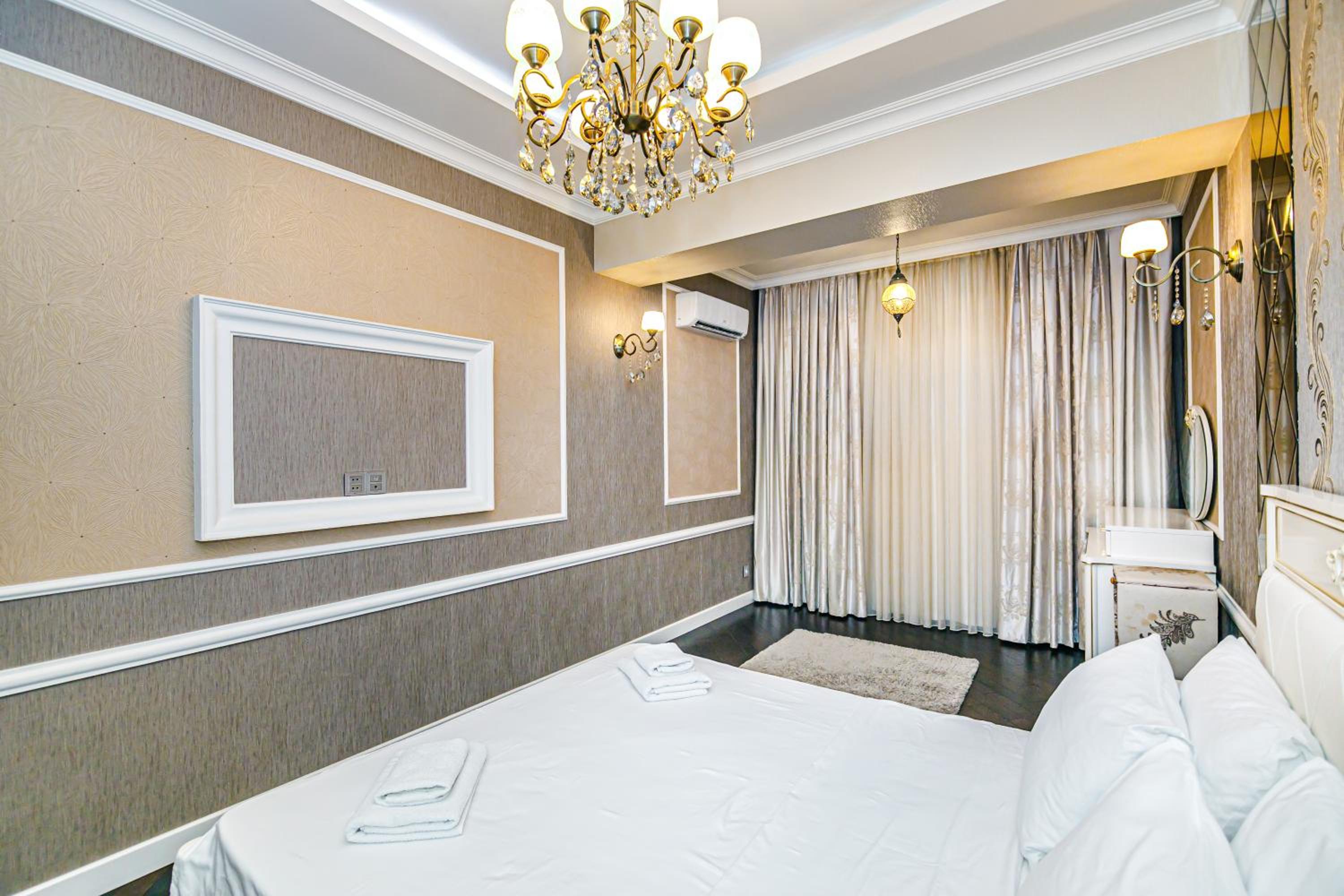 Park Azure VIP Apartment