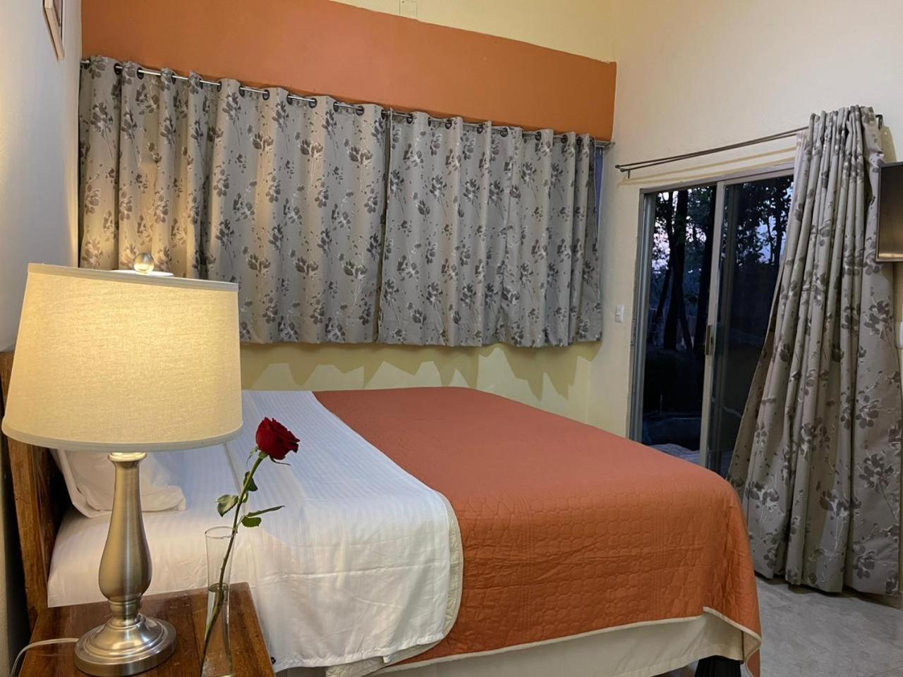 El Campirano Restaurante & Hotel