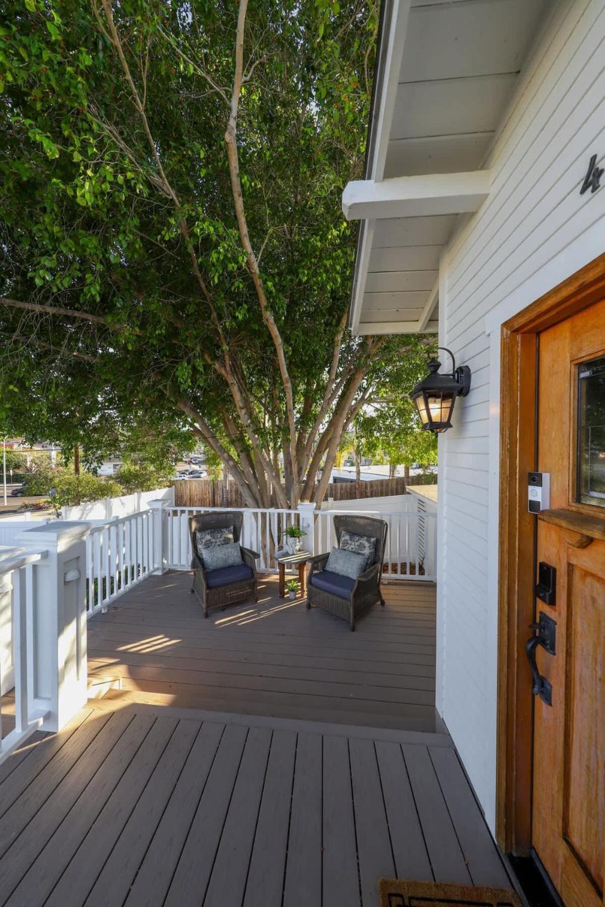Family Cozy Cottage in SD view 4