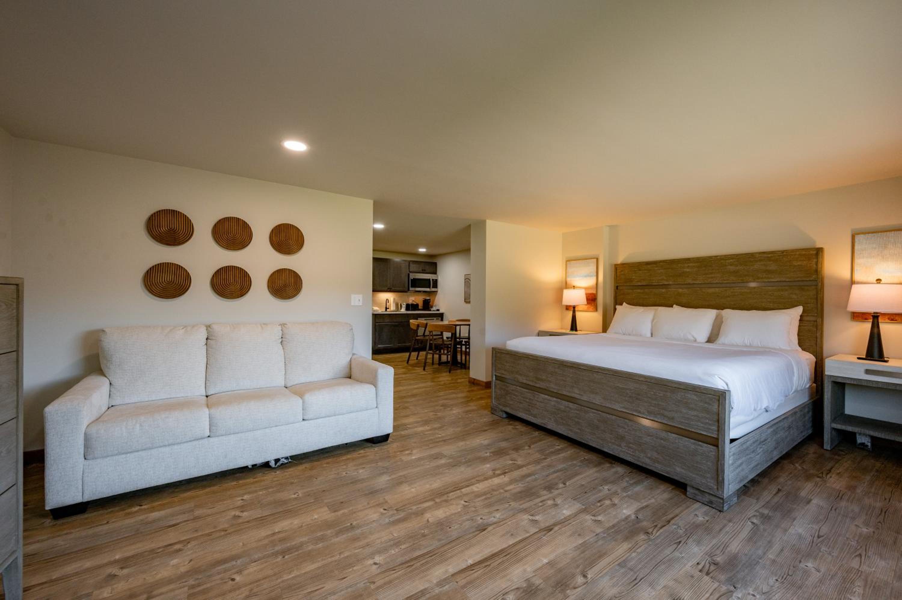 Cove Creek Lodge 102 Poolside Executive King Suite view 5