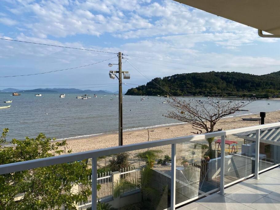 Linda casa ampla beira do mar em Gov Celso Ramos